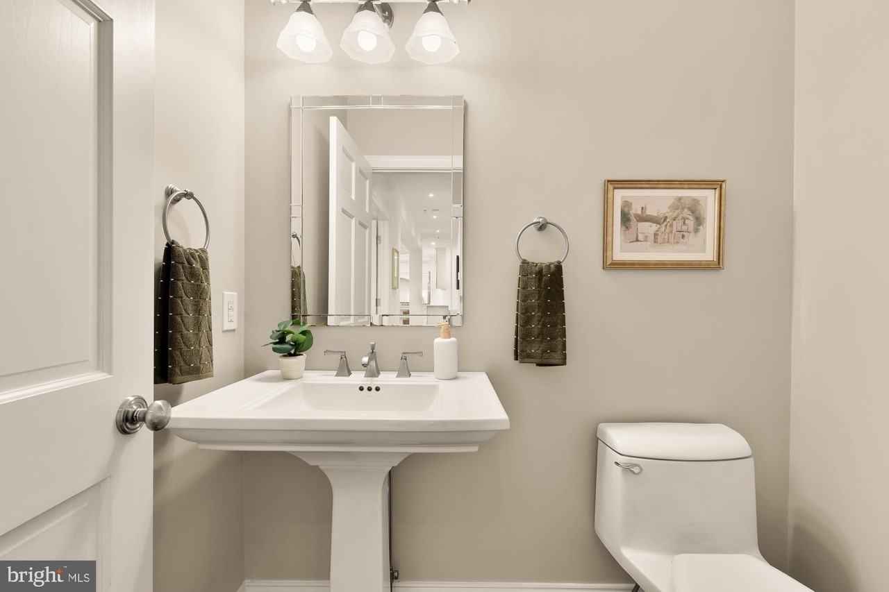 5501 Montgomery St - Photo 4 of 36