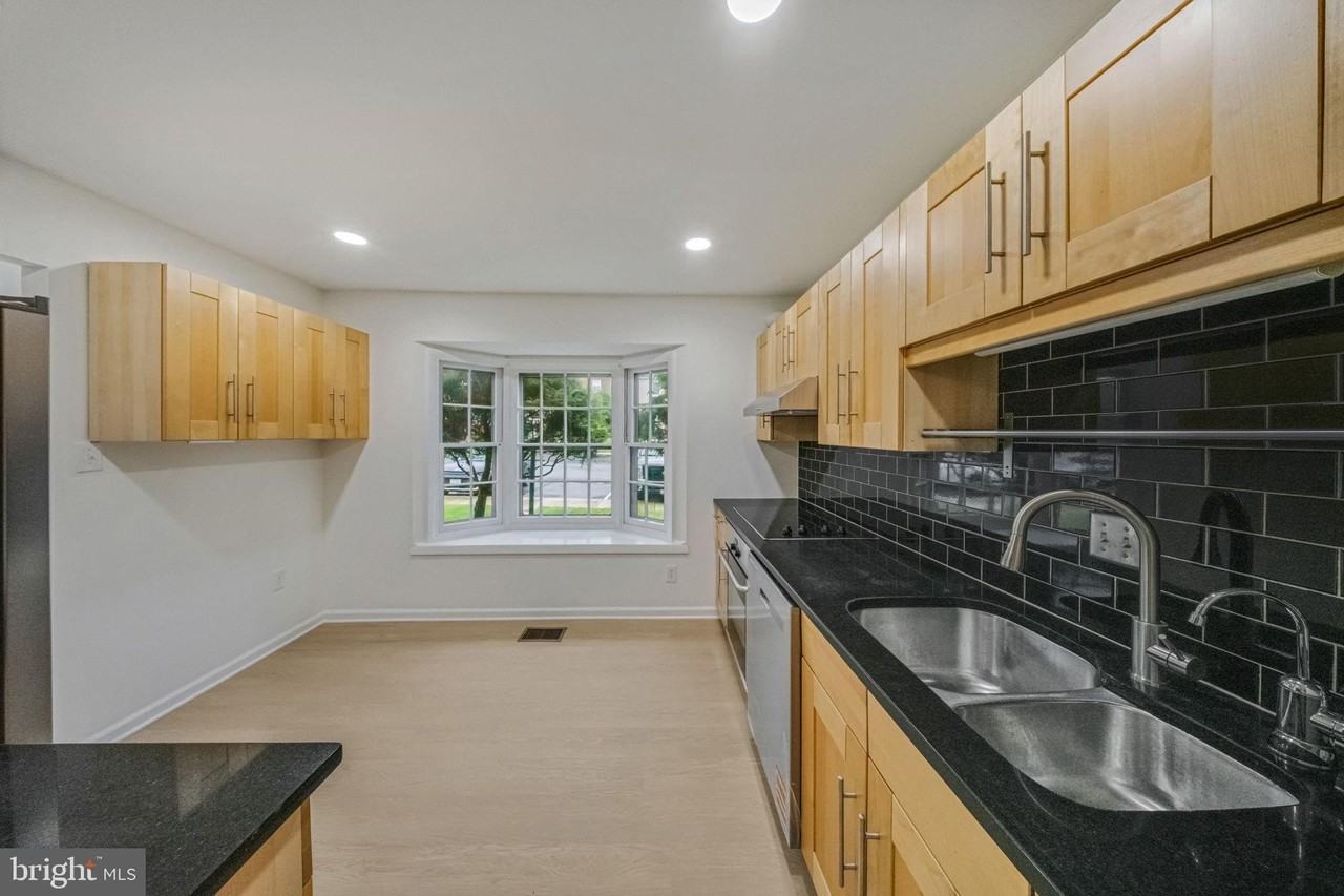 68 Orchard Dr - Photo 3 of 23
