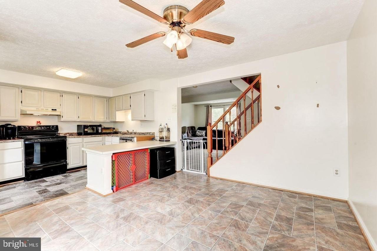 10117 Shelldrake Cir - Photo 5 of 14