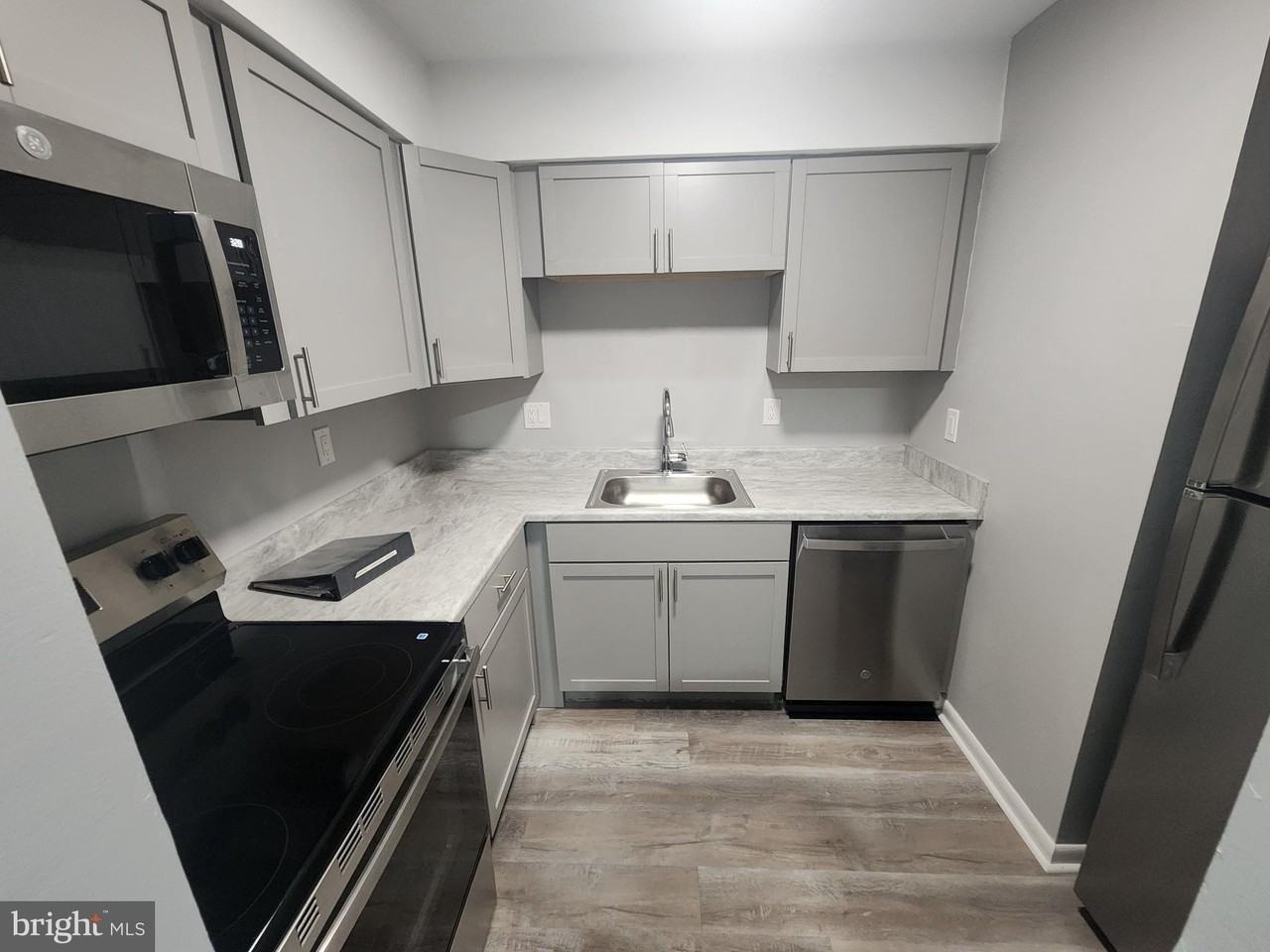 2029 Lucas Ln - Photo 5 of 9