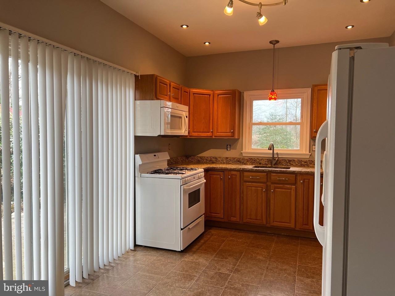 502 Glider Ave - Photo 7 of 17