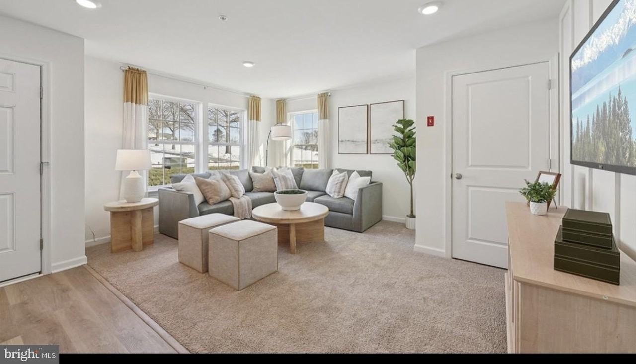111 SPENSER WAY - Photo 3 of 22