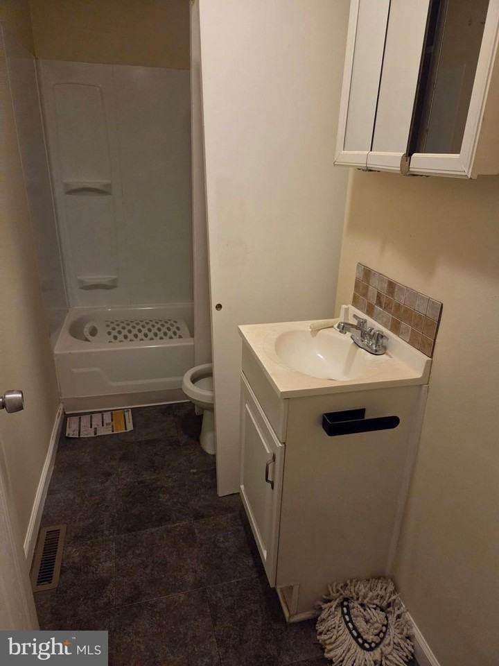 137 E High St #A - Photo 5 of 7