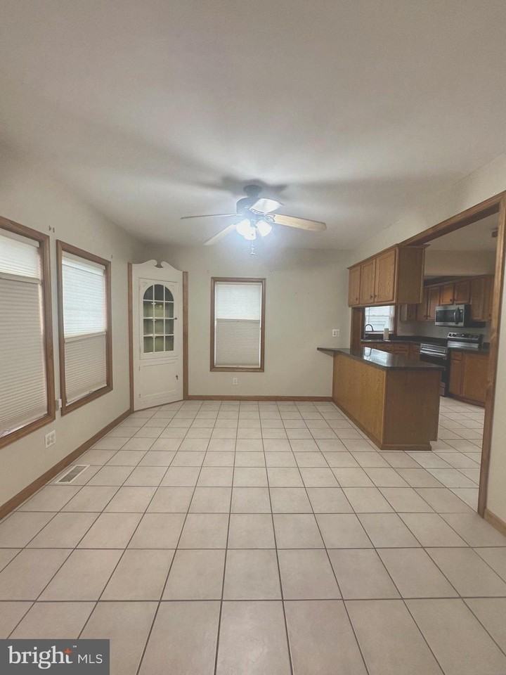 700 Schiller Ave - Photo 4 of 24