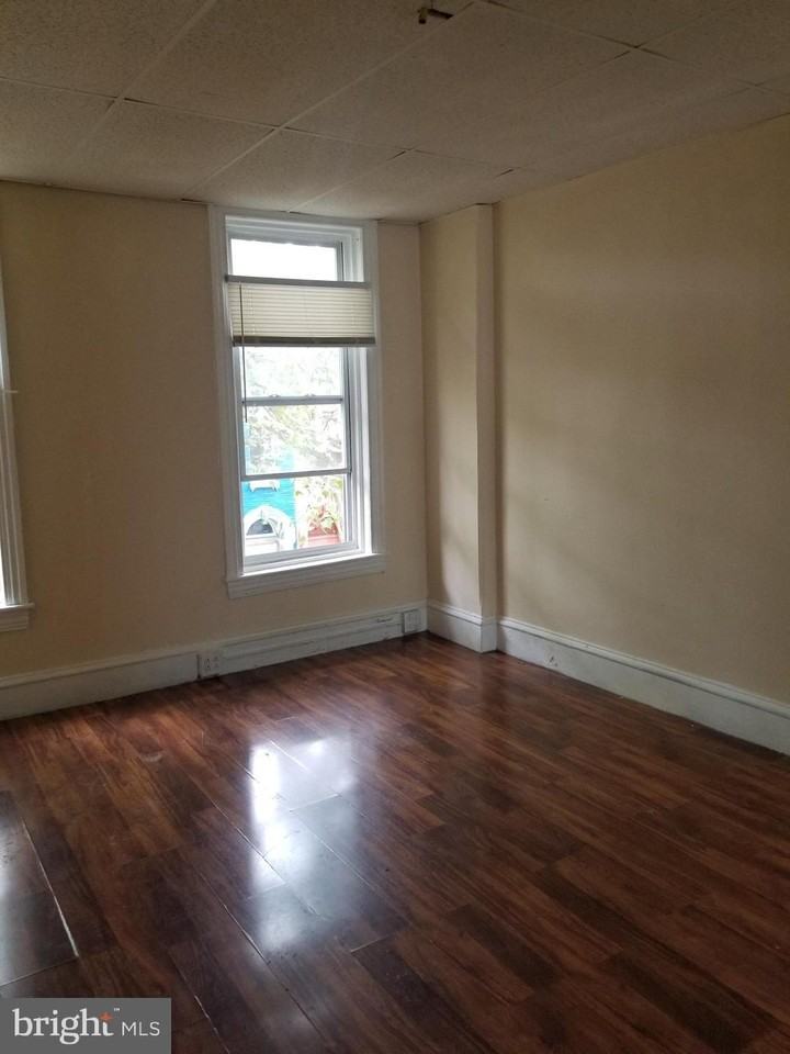 336 N 6th St #3 - Photo 2 of 7