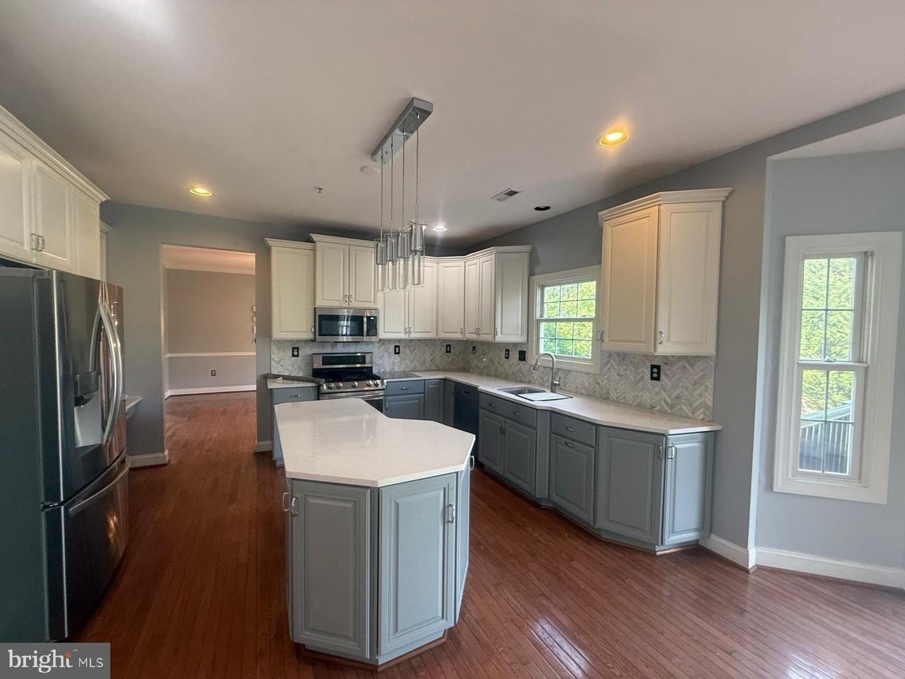714 Marcus Cir - Photo 2 of 47