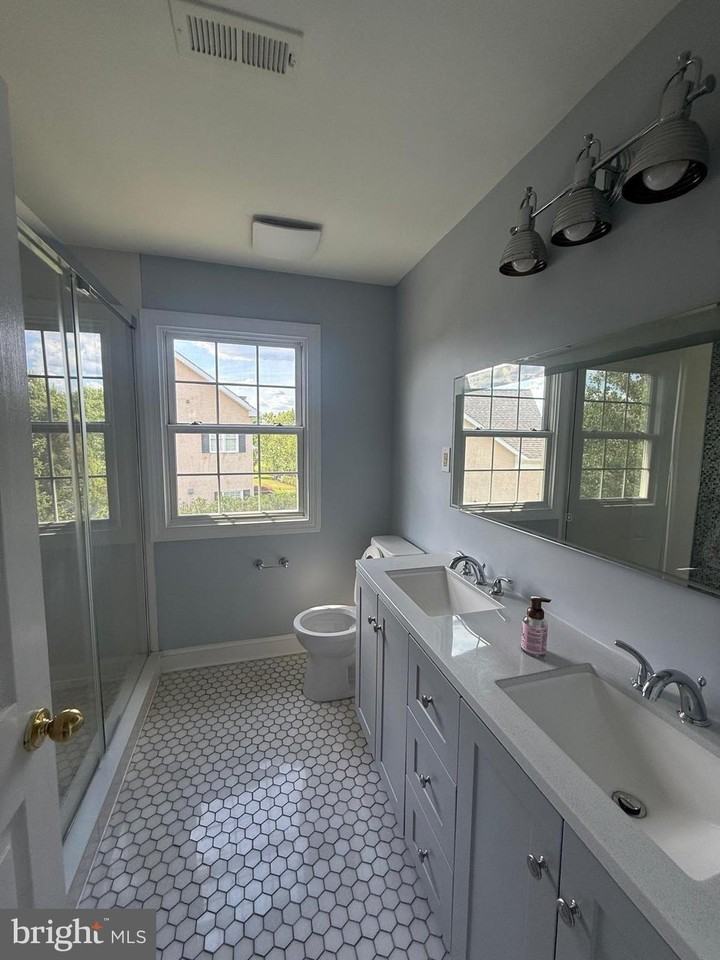 714 Marcus Cir - Photo 6 of 47
