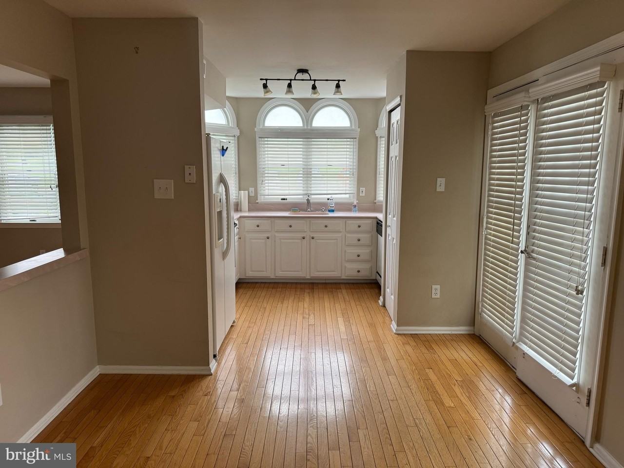 1417 Kathleen Ct - Photo 3 of 12