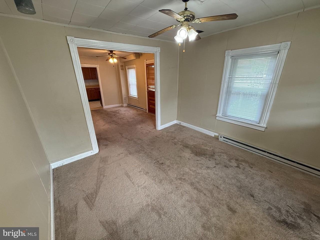 202 E Portland St - Photo 4 of 25