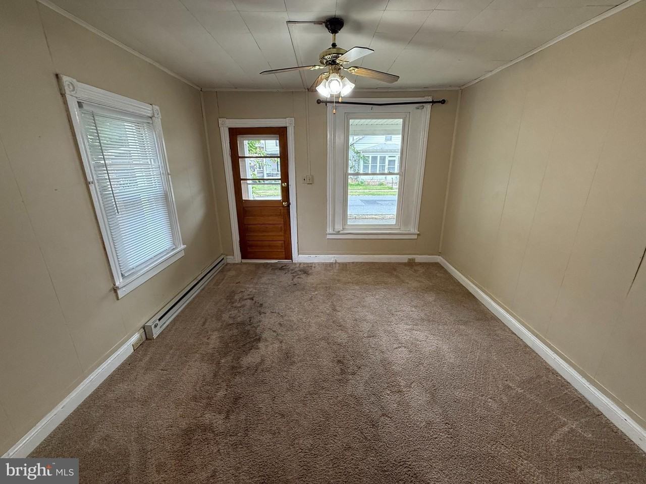 202 E Portland St - Photo 5 of 25