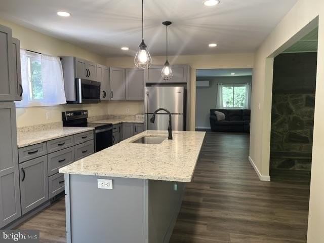 1663 Sawmill Rd - Photo 2 of 26