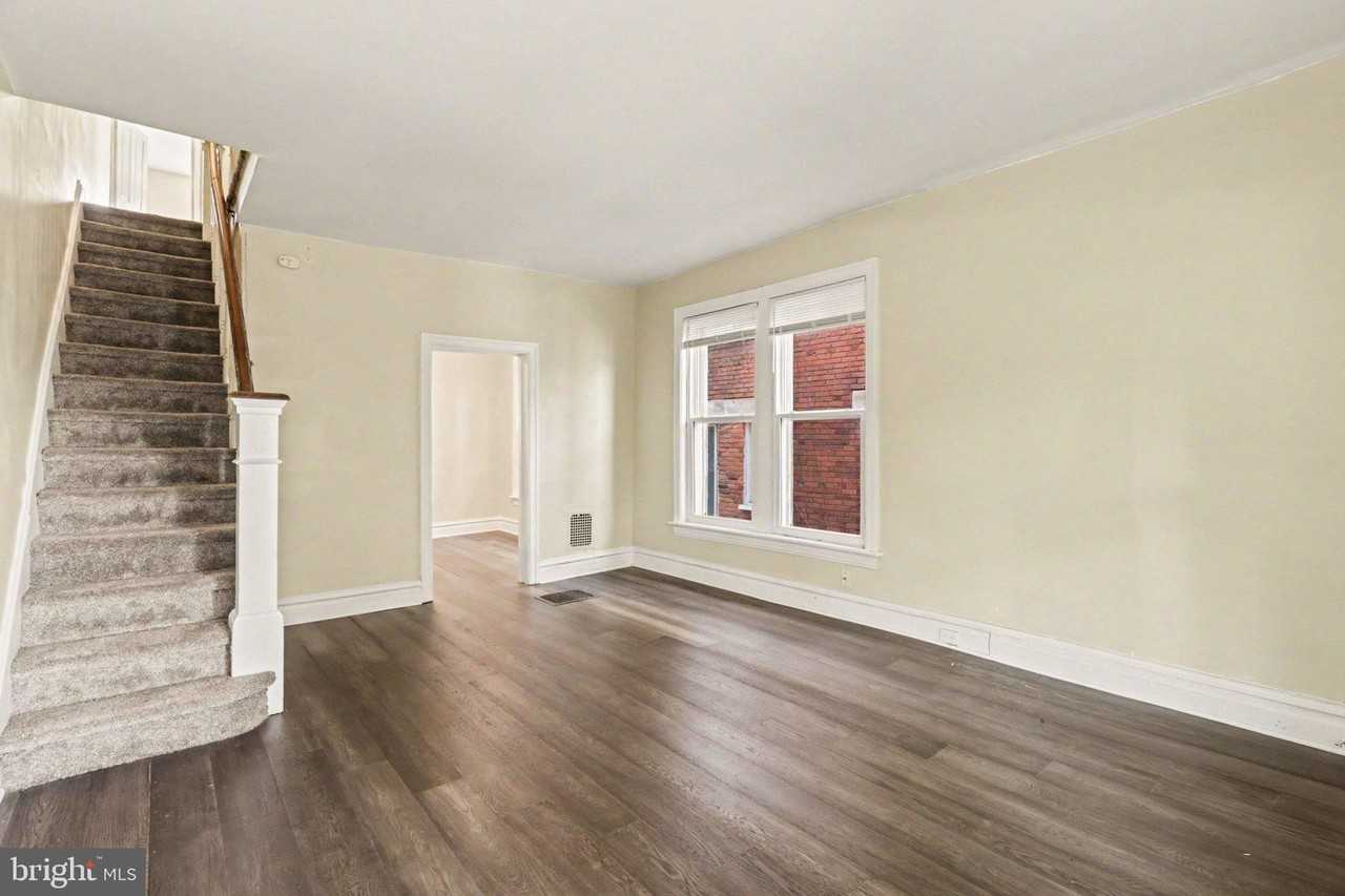 1851 Spencer St - Photo 5 of 26