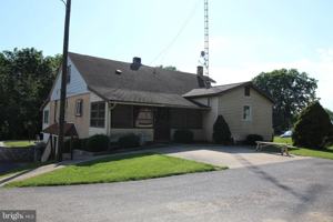 featured image of 1227B Georgetown Rd