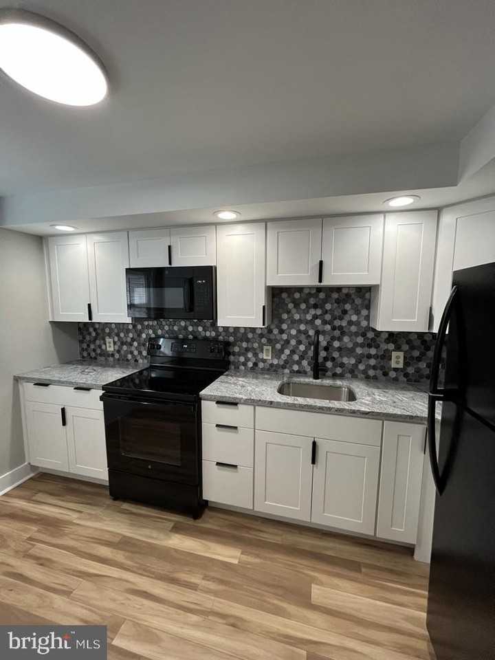 331 Spring Mill Ave #3 - Photo 3 of 18
