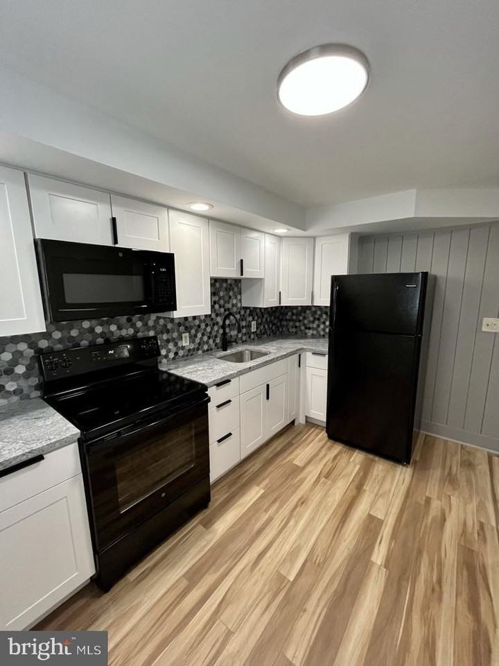 331 Spring Mill Ave #3 - Photo 5 of 18