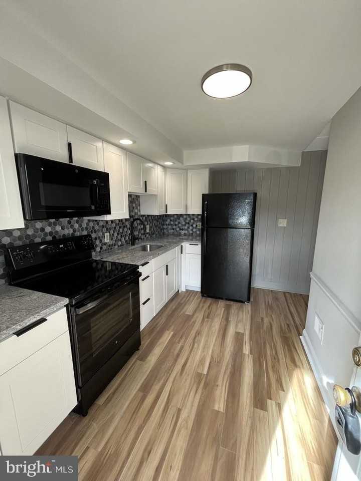 331 Spring Mill Ave #3 - Photo 6 of 18