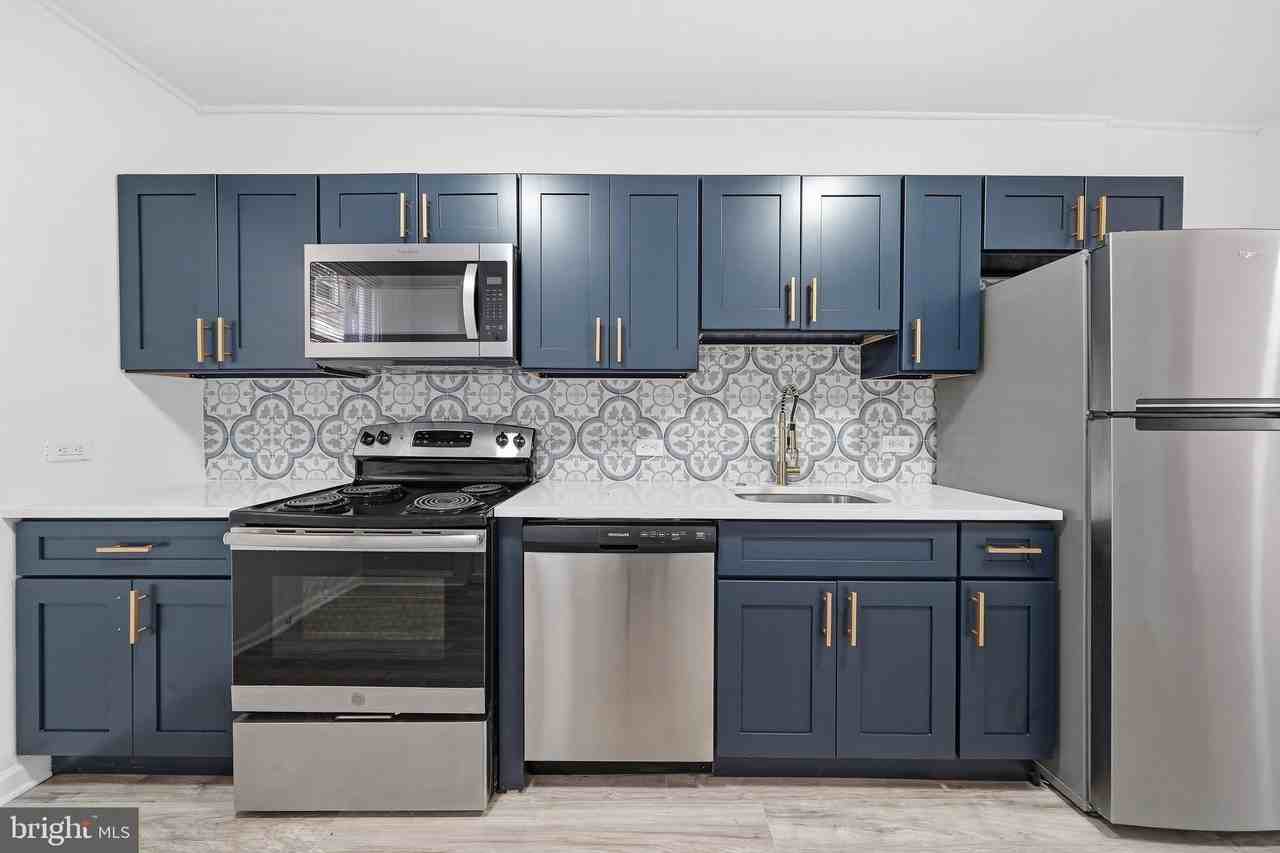 2062 E Stella St - Photo 3 of 20
