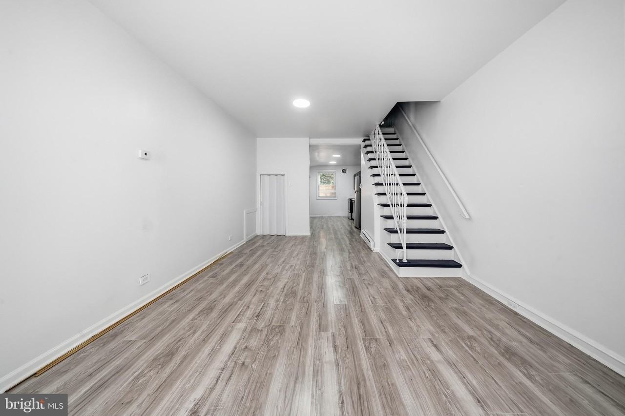 2062 E Stella St - Photo 4 of 20