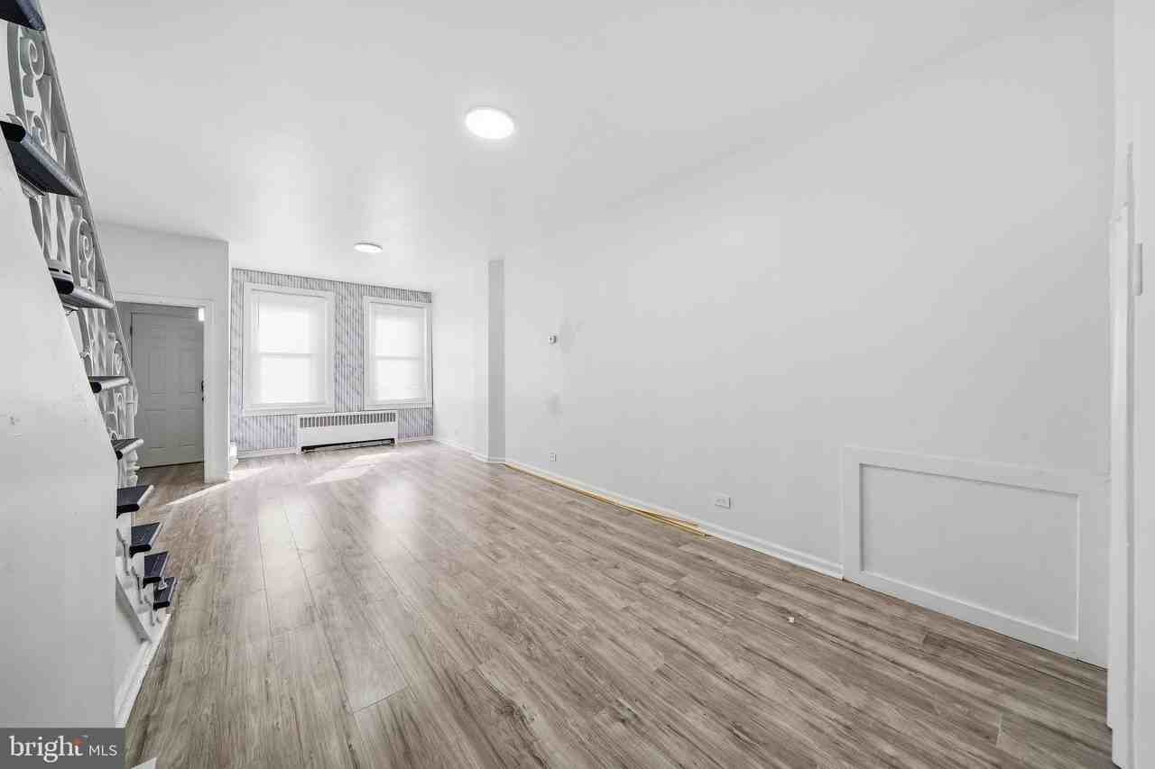 2062 E Stella St - Photo 7 of 20