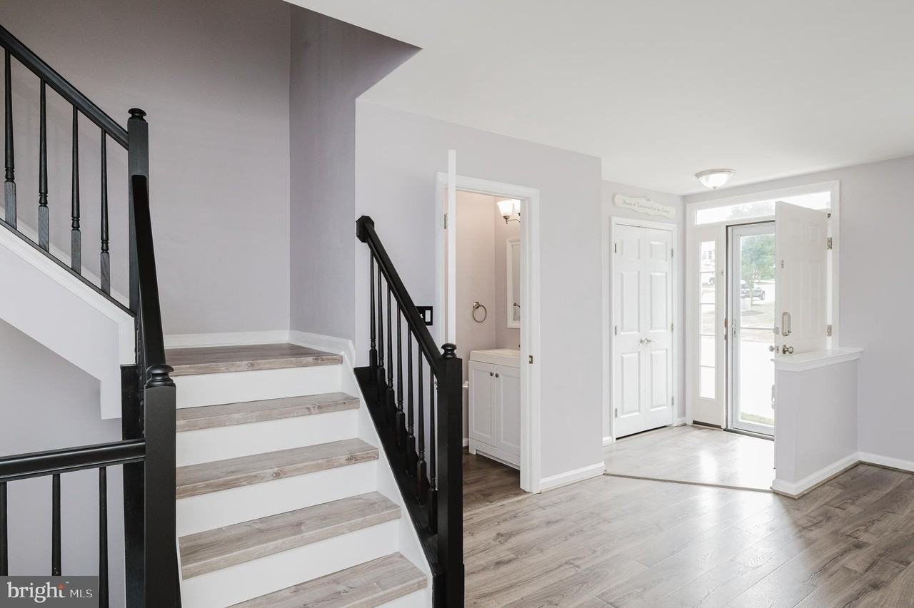 16076 Sherwin Ct - Photo 4 of 50
