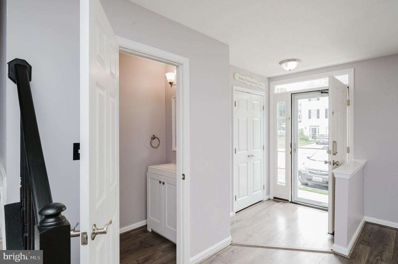 16076 Sherwin Ct - Photo 5 of 50