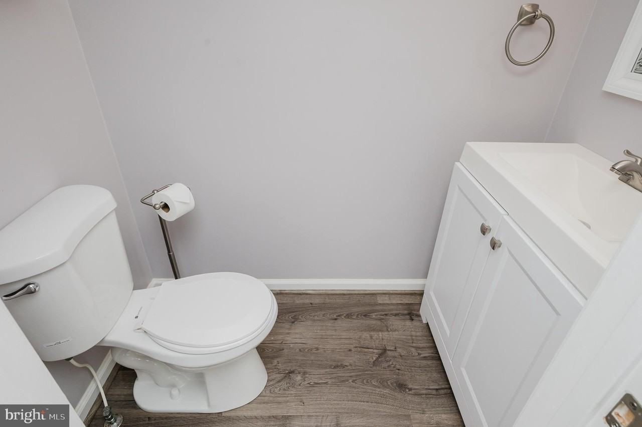 16076 Sherwin Ct - Photo 6 of 50