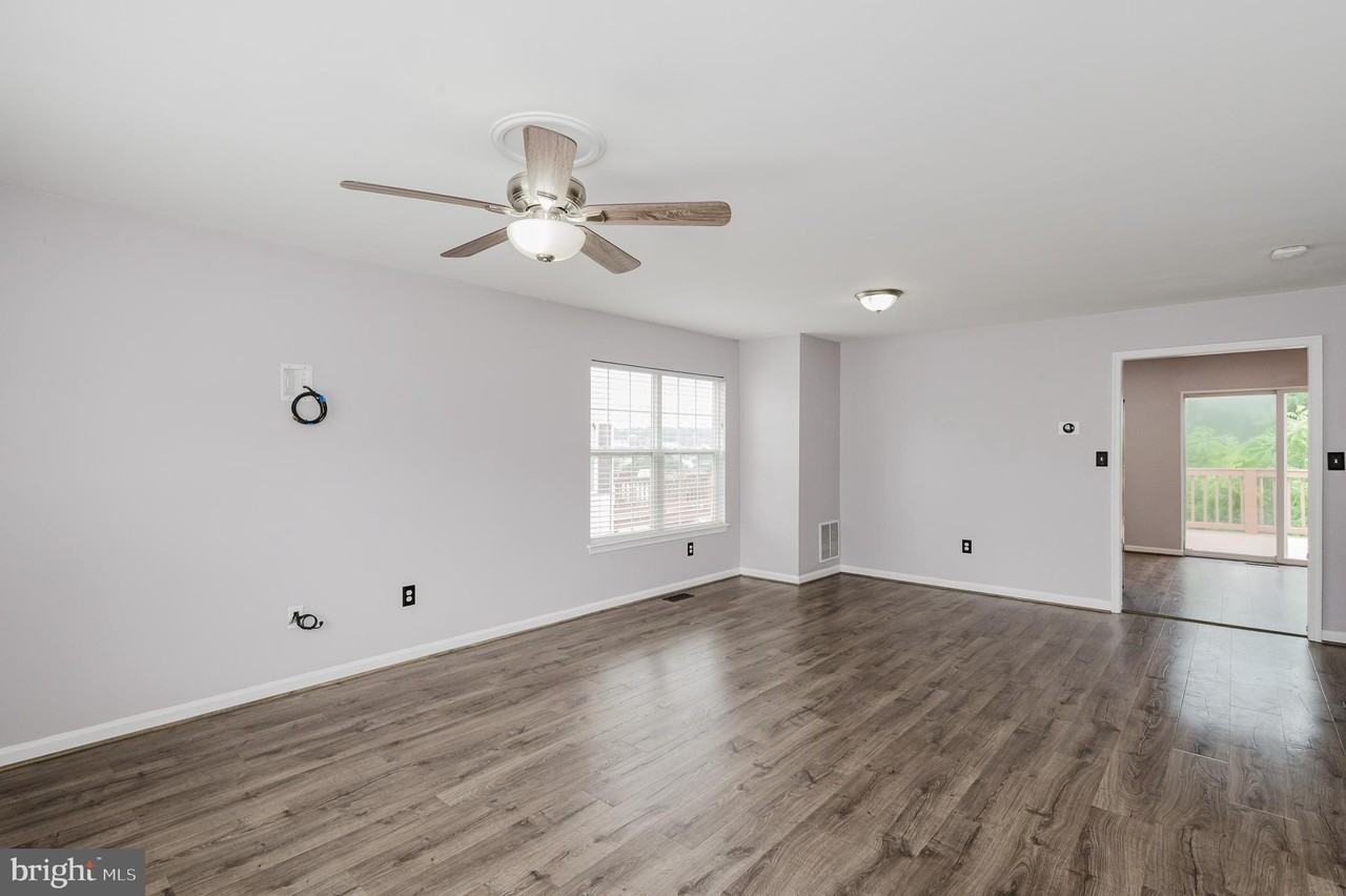 16076 Sherwin Ct - Photo 7 of 50