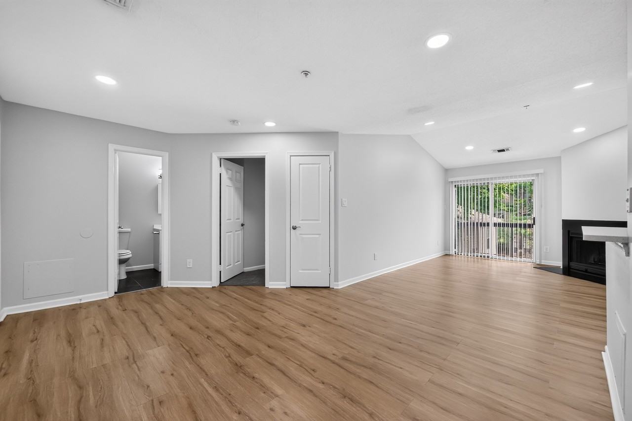 Brookview Apartments - Photo 5 of 35