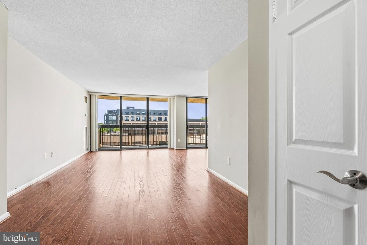 400 Madison St #310 - Photo 6 of 42