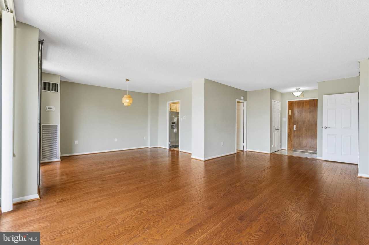 400 Madison St #310 - Photo 7 of 42