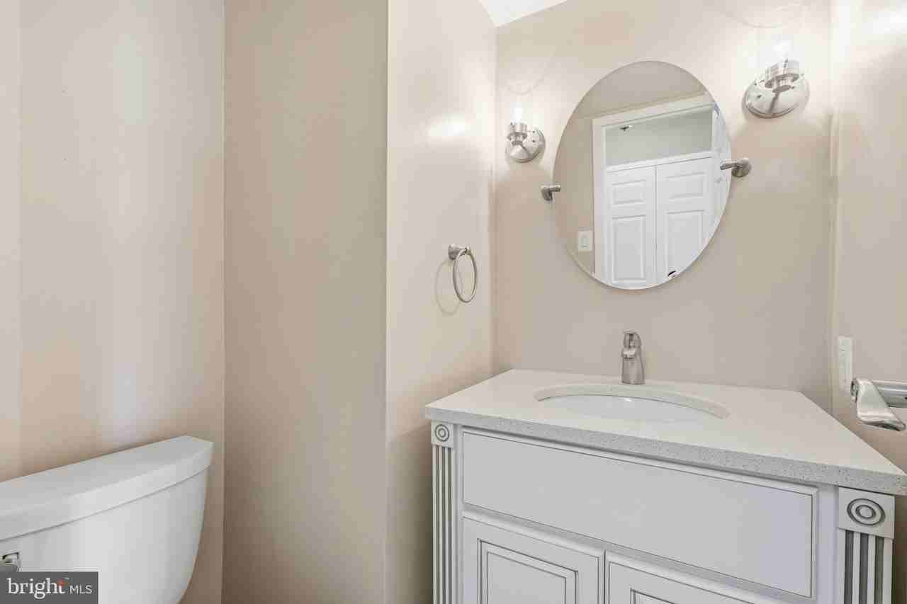 400 Madison St #310 - Photo 5 of 42