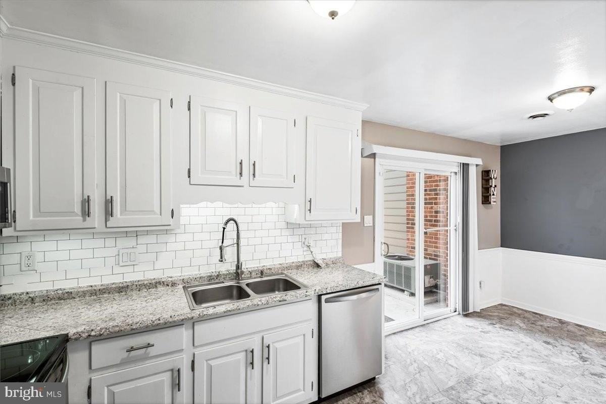 7823 Provincetown Dr - Photo 4 of 11