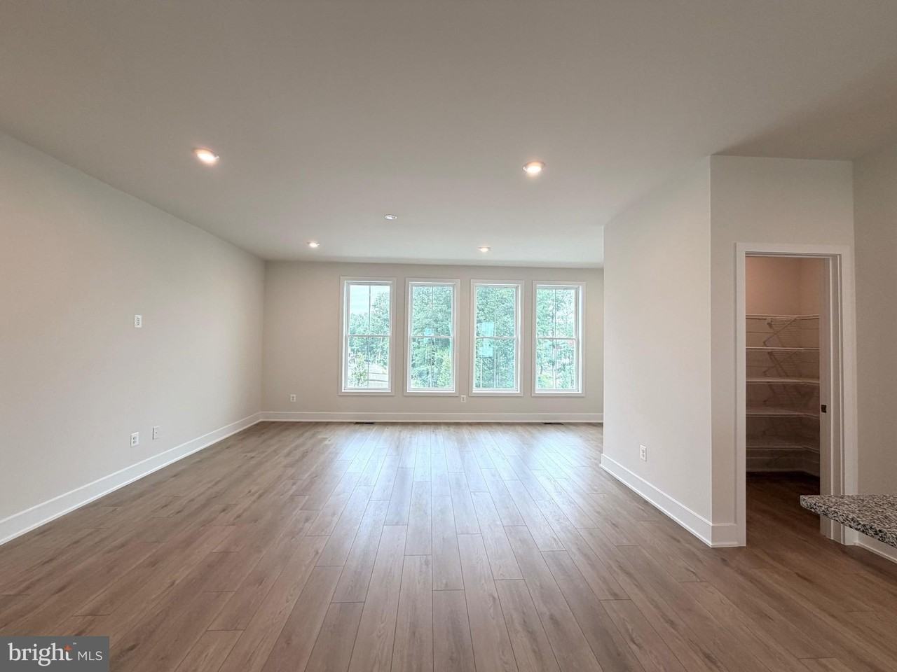 135 Heyford Dr - Photo 5 of 50