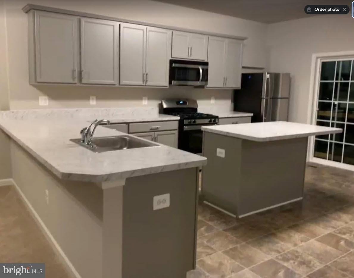 212 Parkland Dr - Photo 3 of 12