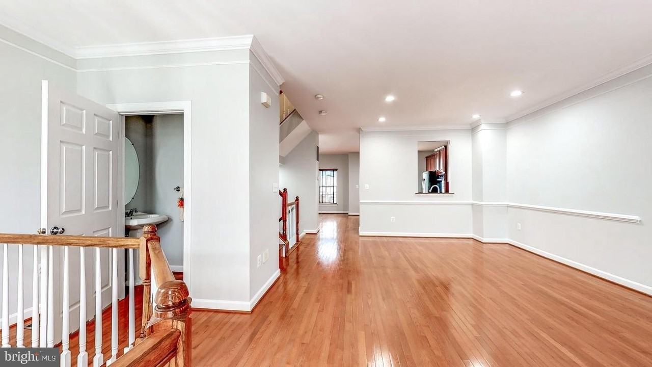 11618 Park Vista Blvd - Photo 2 of 9