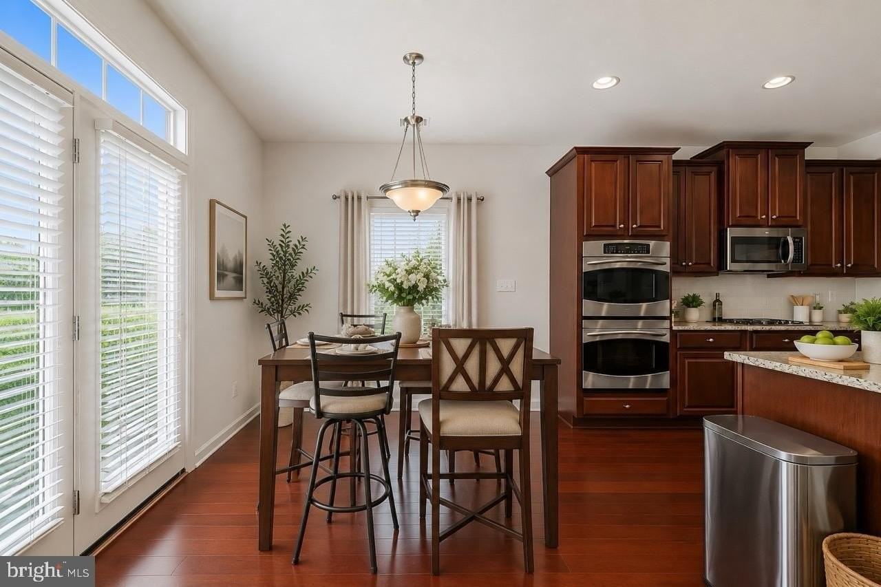 5722 Callcott Way #B - Photo 4 of 36