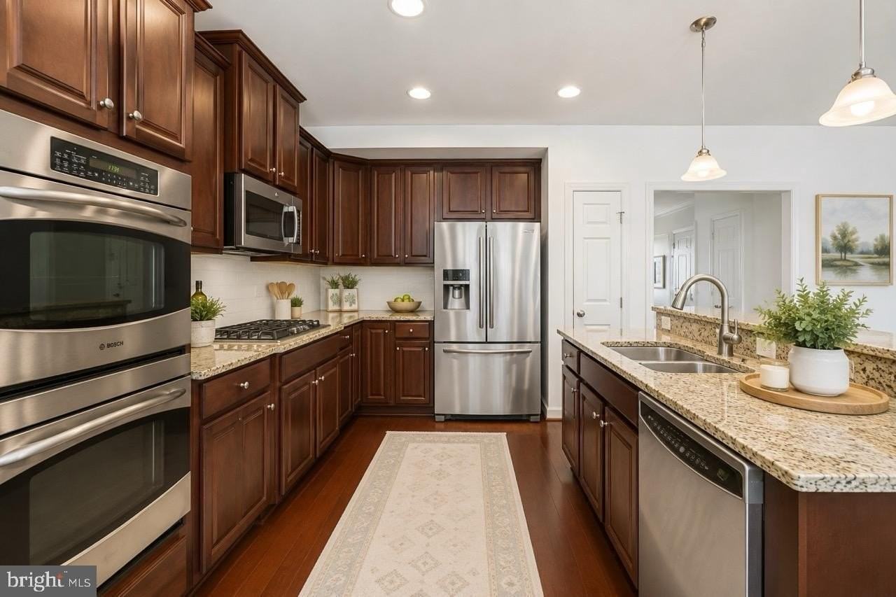 5722 Callcott Way #B - Photo 5 of 36