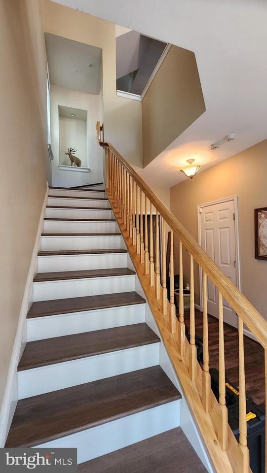 9128 Aventon Ct - Photo 5 of 25