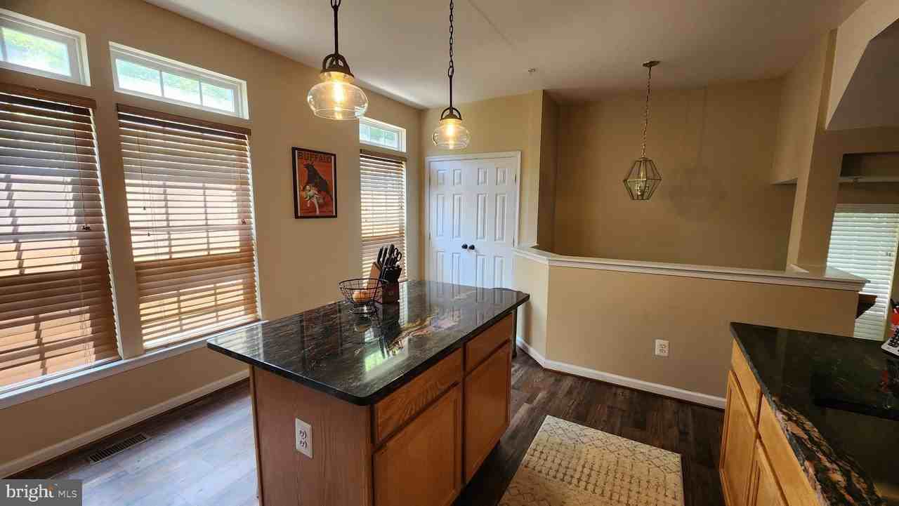 9128 Aventon Ct - Photo 7 of 25