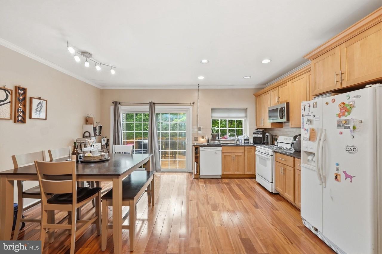 12109 Wedgeway Ct - Photo 6 of 37