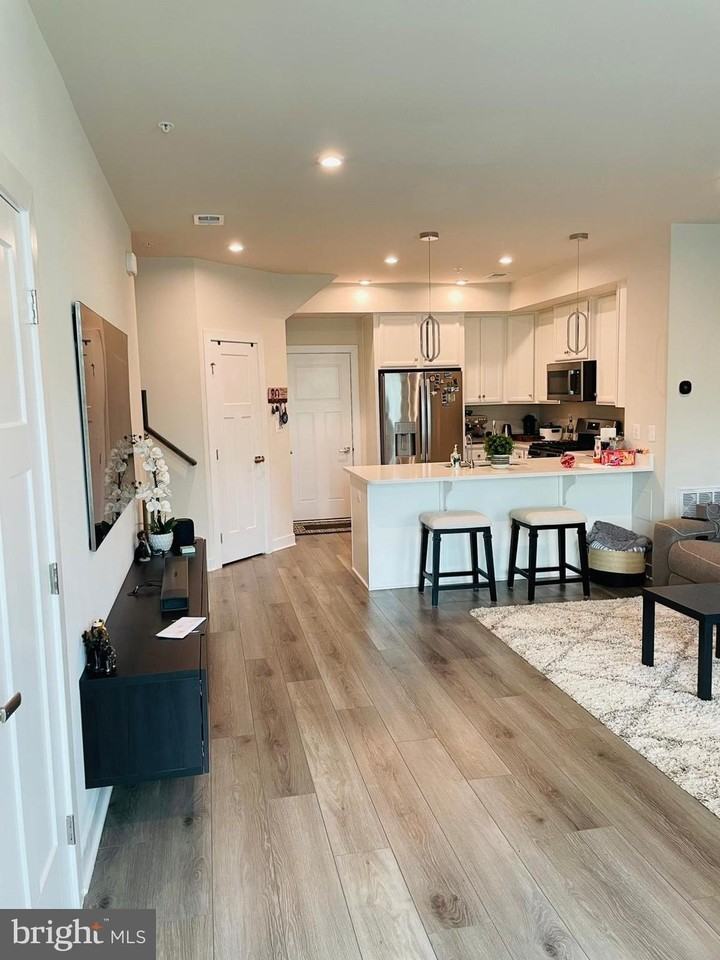 24260 Thurso Sq - Photo 3 of 16