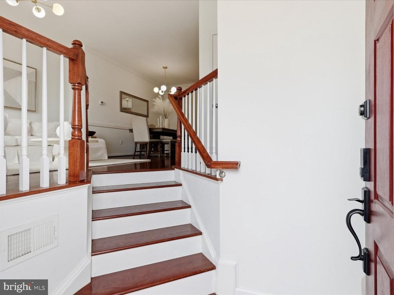25114 Harpenden Ter - Photo 3 of 31