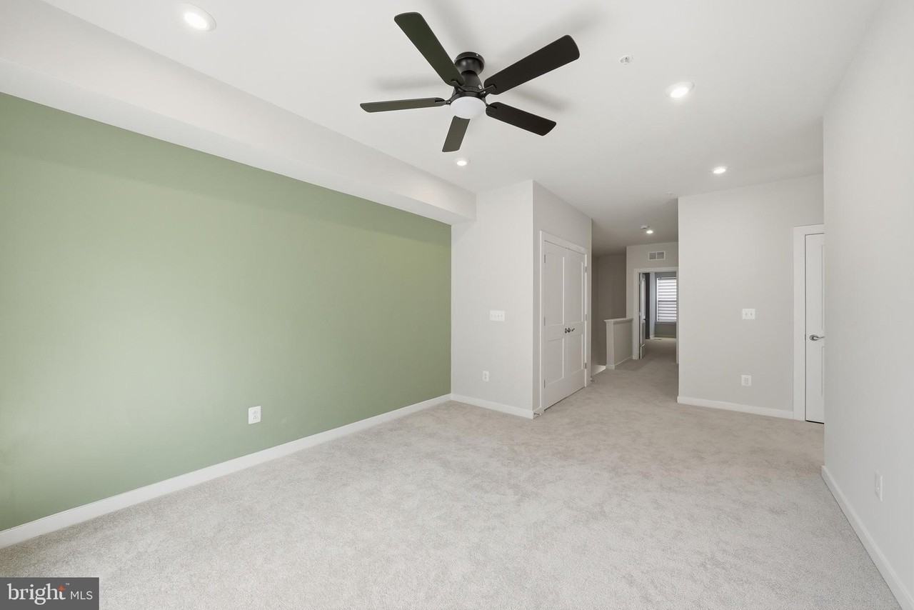 43732 Transit Sq - Photo 5 of 33