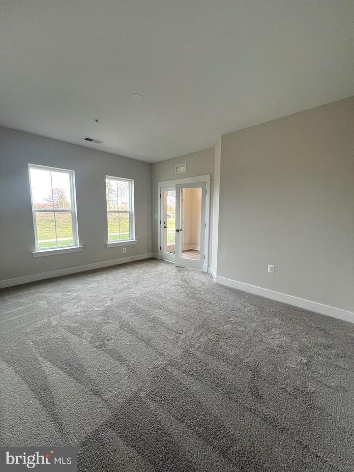 22782 Hanson Overlook Ter - Photo 4 of 35