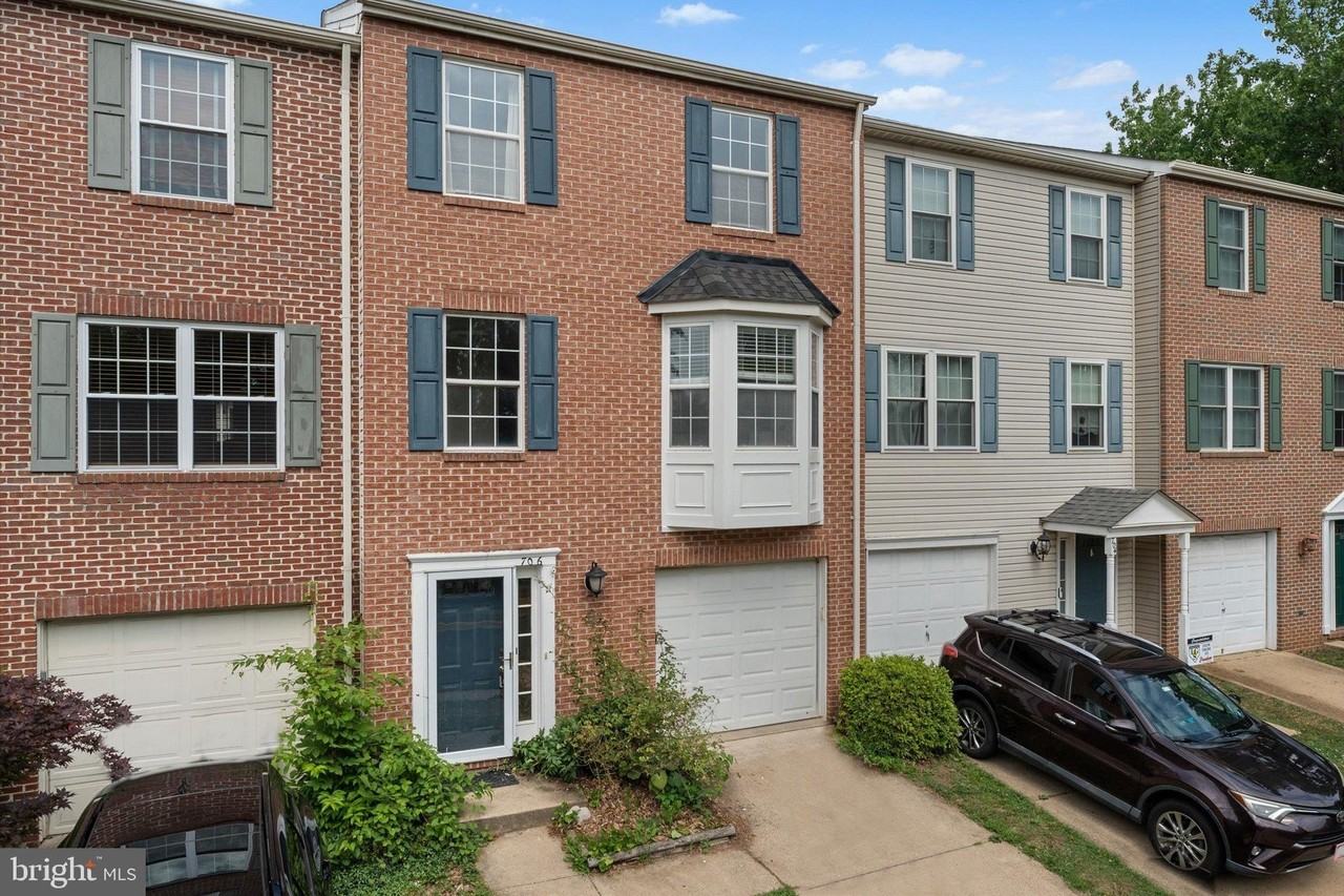 706 Vanderbilt Ter Se - Photo 2 of 36