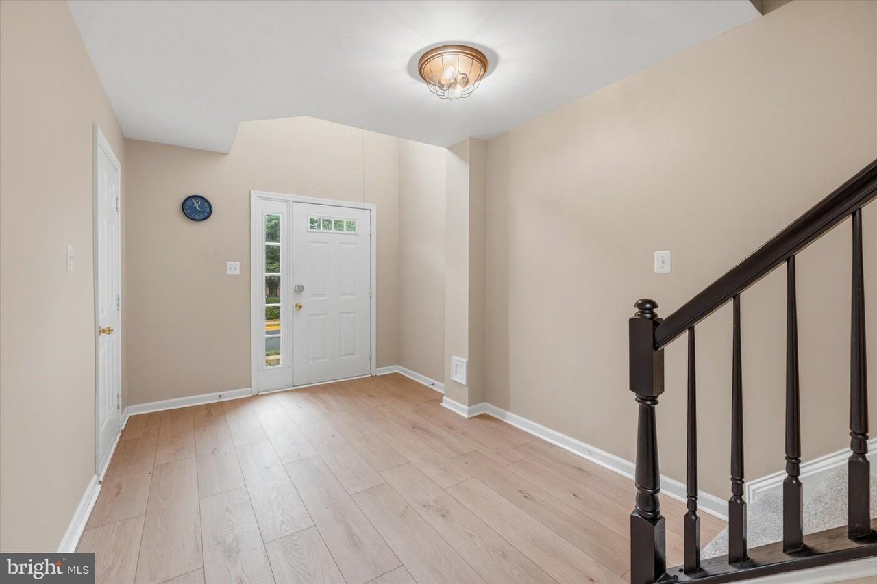 706 Vanderbilt Ter Se - Photo 4 of 36