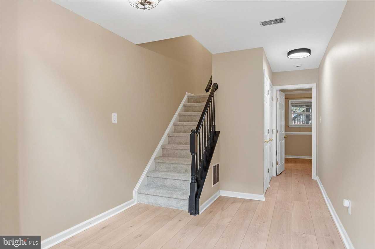 706 Vanderbilt Ter Se - Photo 5 of 36