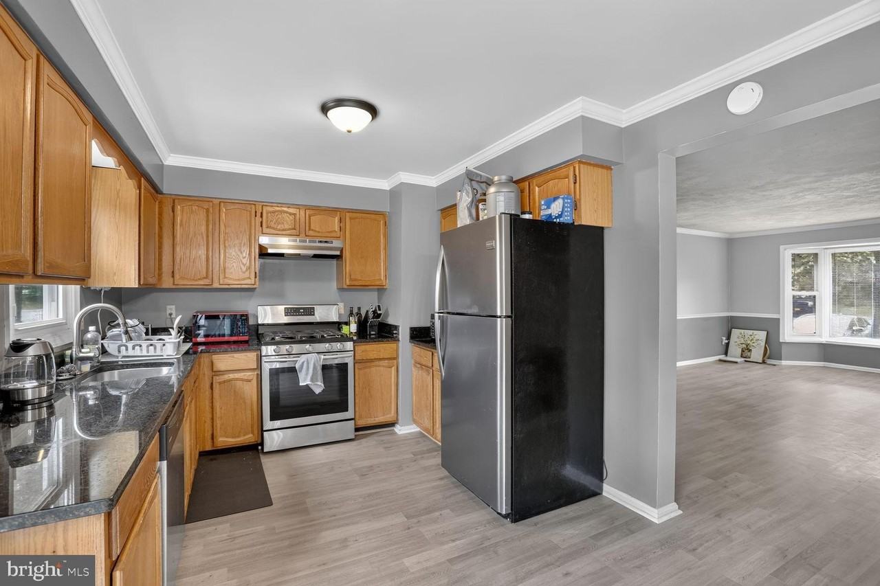 10714 Gideon Ct - Photo 4 of 15