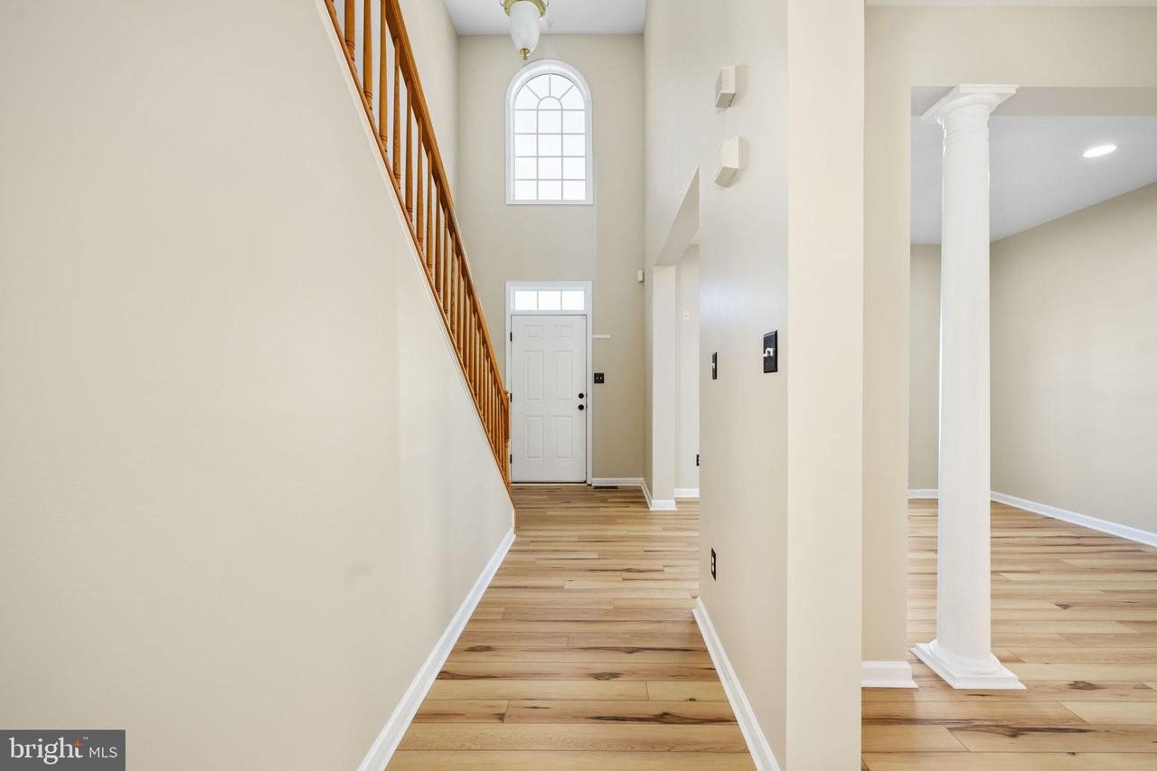 9320 Birch Cliff Dr - Photo 3 of 50