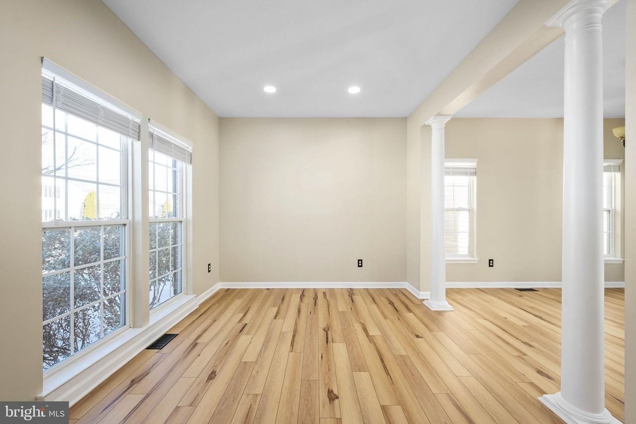 9320 Birch Cliff Dr - Photo 4 of 50